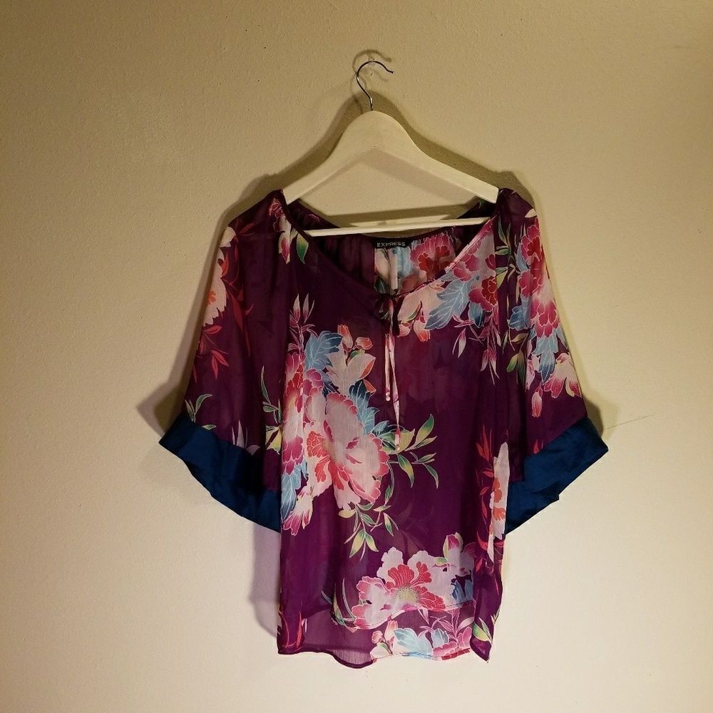 Express polyester flower blouse - Picture 2 of 9